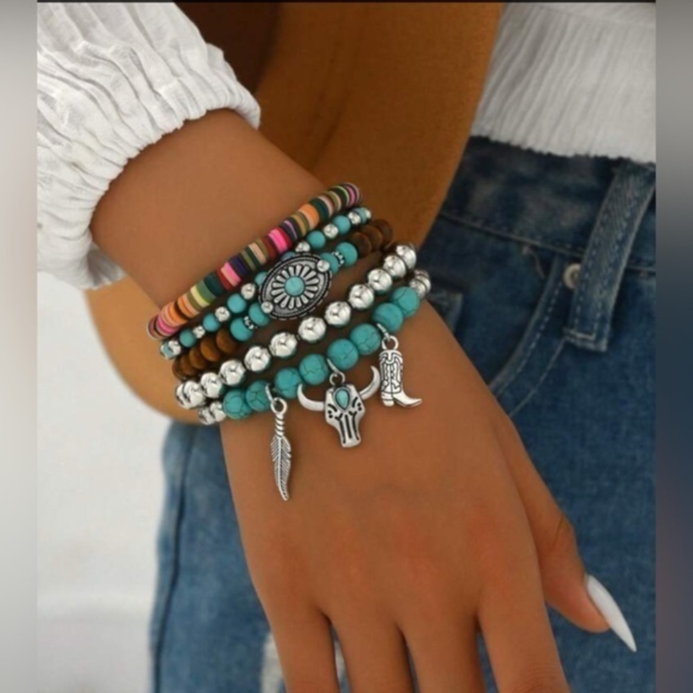 ✨NEW Elegant Turquoise Beaded Bracelet with Silver Accents